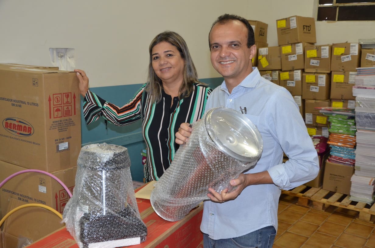 Prefeitura de Porto Nacional entrega móveis eletrodomésticos e utensílios de cozinha para escolas de Porto Nacional 2