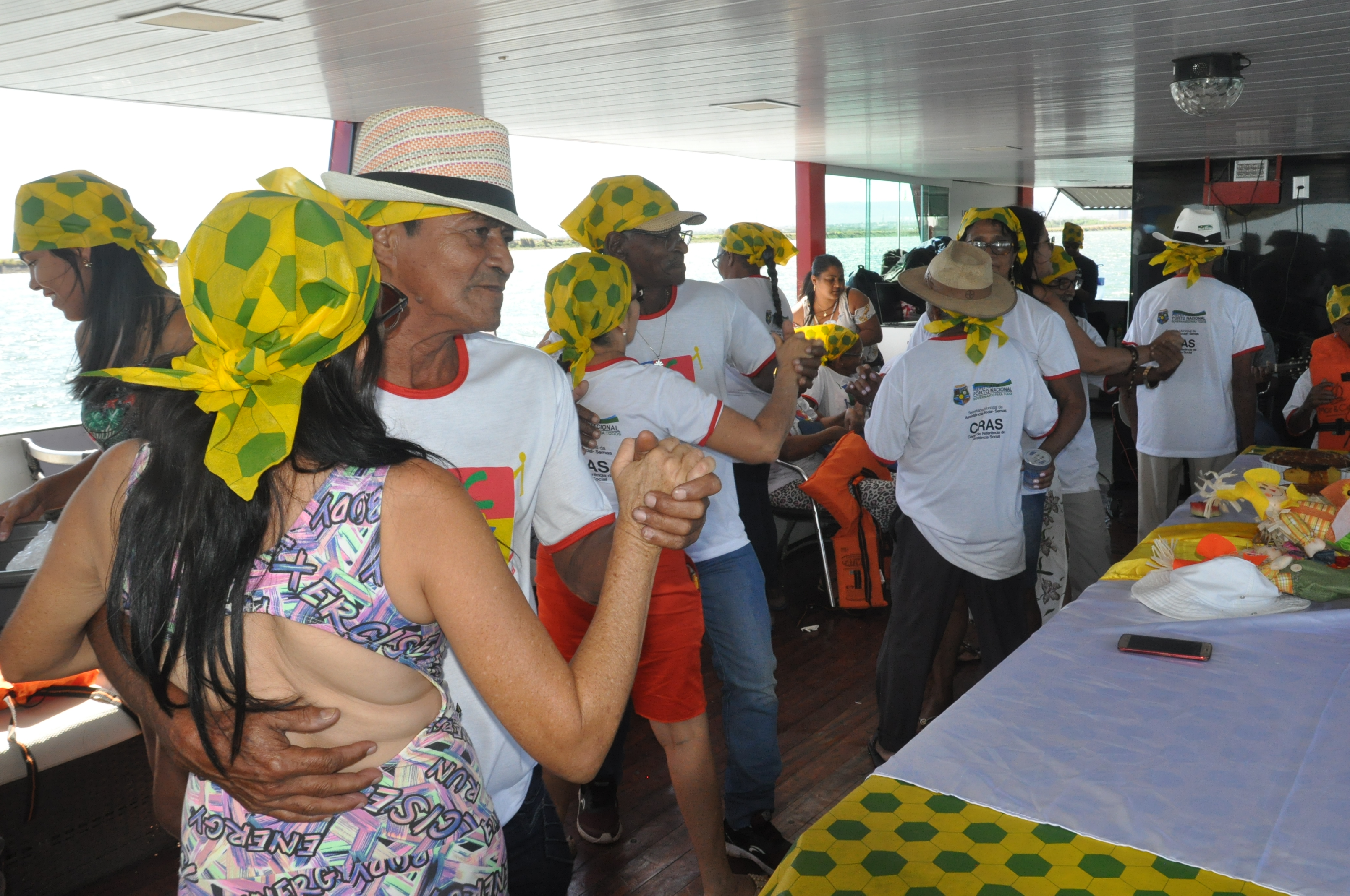 Prefeitura de Porto Nacional promove passeio no lago para idosos 3