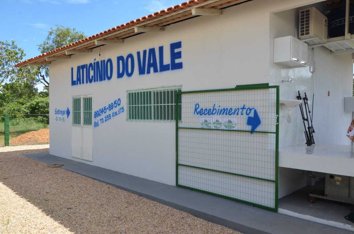 Com apoio da Prefeitura de Porto Nacional produtor rural inaugura laticínio