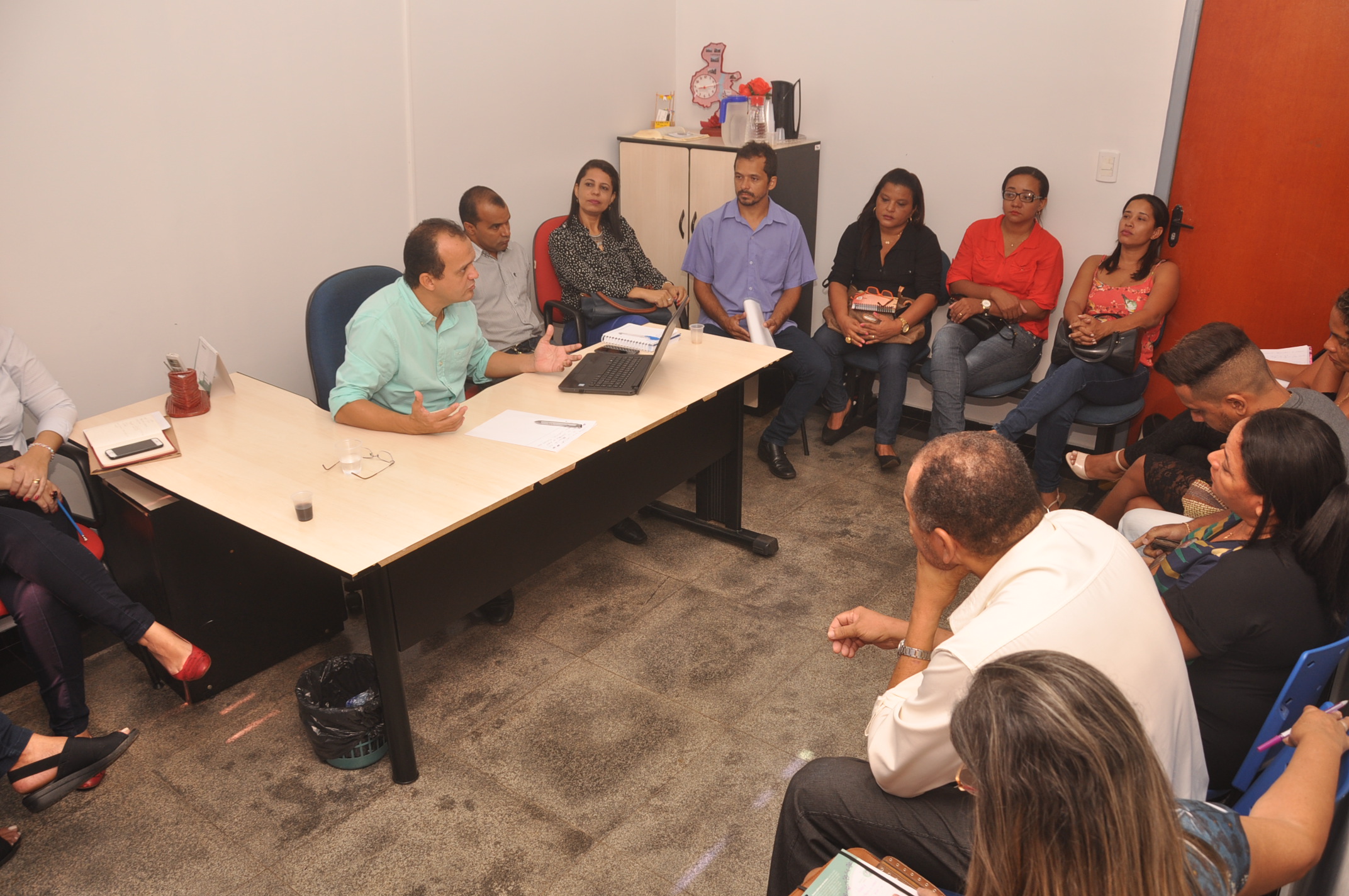 Em reunião democrática Joaquim Maia promove diálogo com professores e apresenta propostas para demandas da categoria