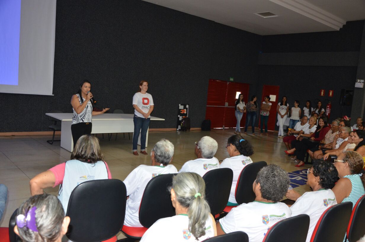 Idosos atendidos pela Prefeitura de Porto Nacional no CRAS União participam de atividade no ITPAC Porto