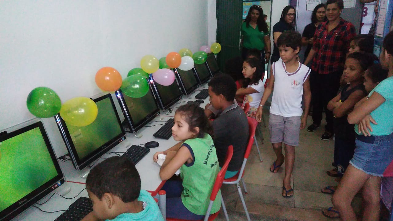 Maqcampo doa computadores para Escola Municipal Deasil Aires em Porto Nacional 2