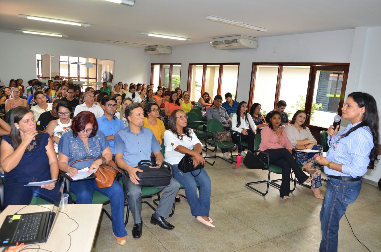 Porto Nacional empossa os integrantes do Fórum Municipal de Educação 2