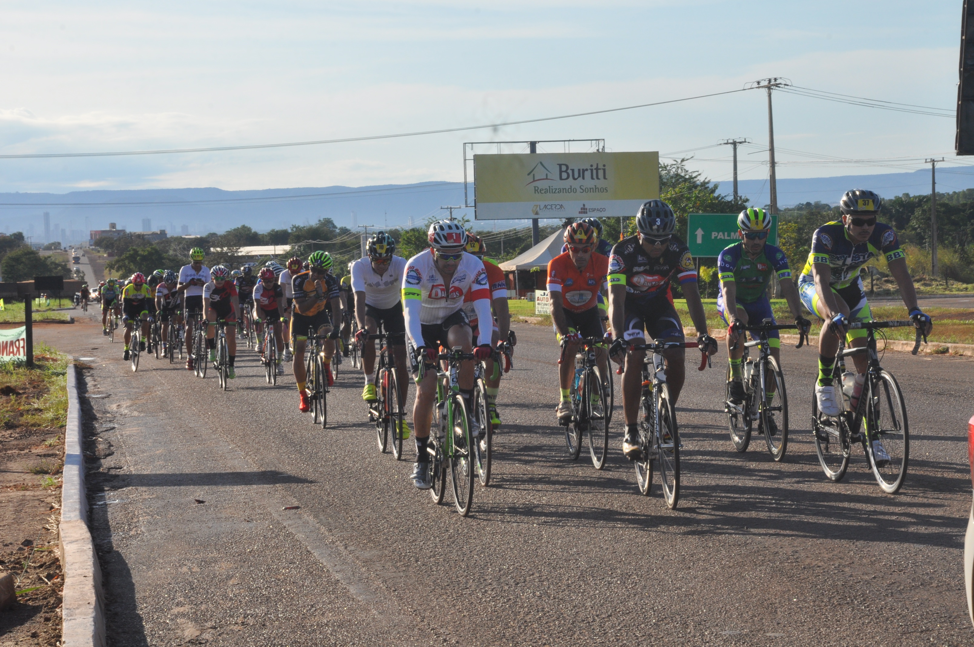 Prefeitura de Porto Nacional apoia competição de ciclismo em Luzimangues