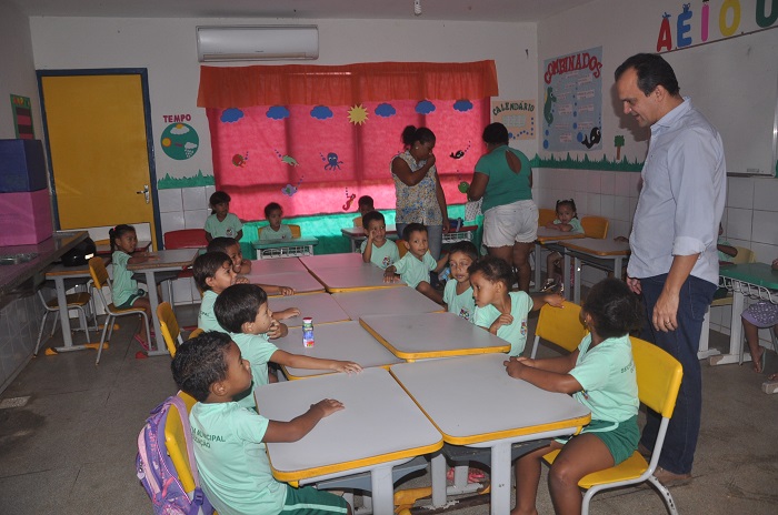 Prefeitura de Porto Nacional entrega novos uniformes para crianças do CMEI Lidiane Barbosa 3