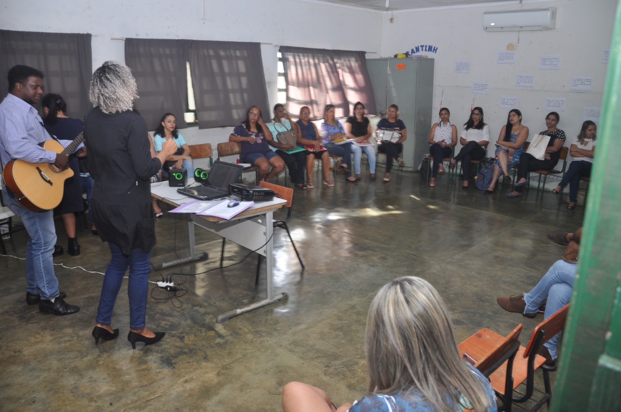 Secretaria Municipal de Educação discute proposta pedagógica da Educação de Jovens e Adultos EJA de Porto Nacional