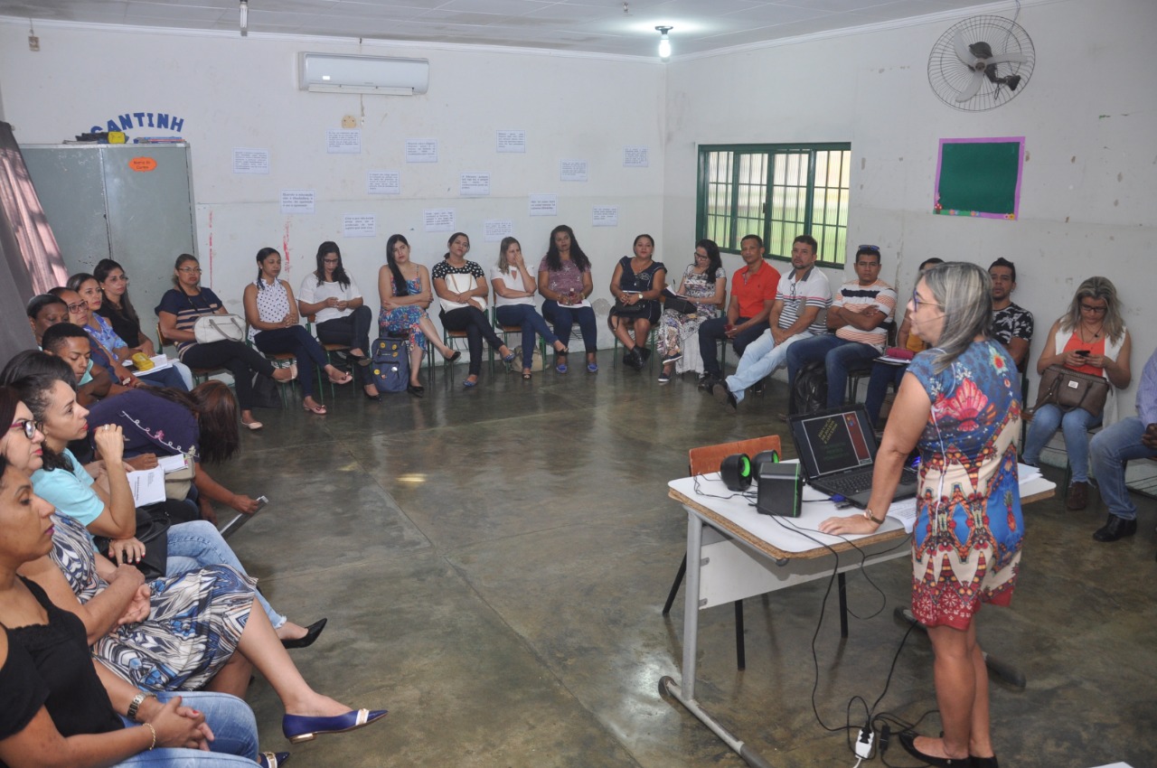 Secretaria Municipal de Educação discute proposta pedagógica da Educação de Jovens e Adultos EJA de Porto Nacional 2